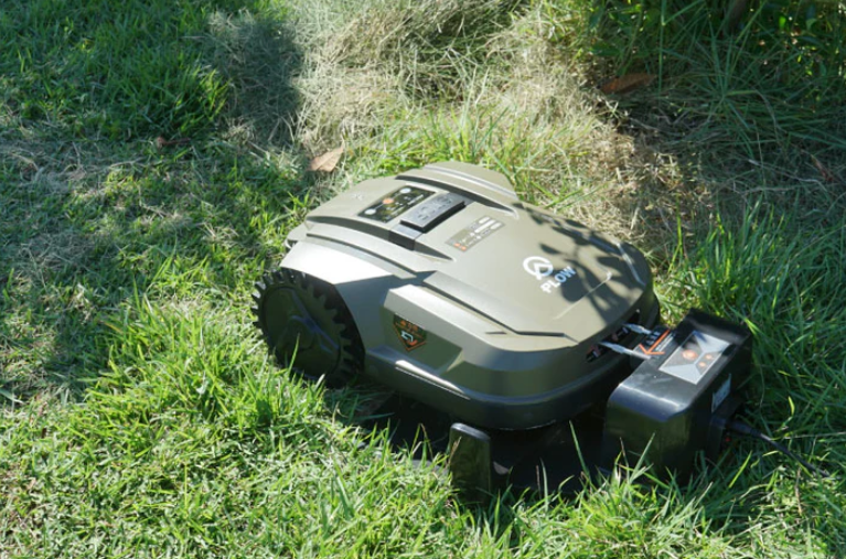 PLOW　プラウ　ロボット芝刈機　AGC180